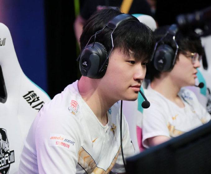 V5险胜SHR,Scout极限生还后反打峡谷大战入围赛,锁定晋级资格 V5险胜SHR,Scout极限生还后反打峡谷大战入围赛,锁定晋级资格