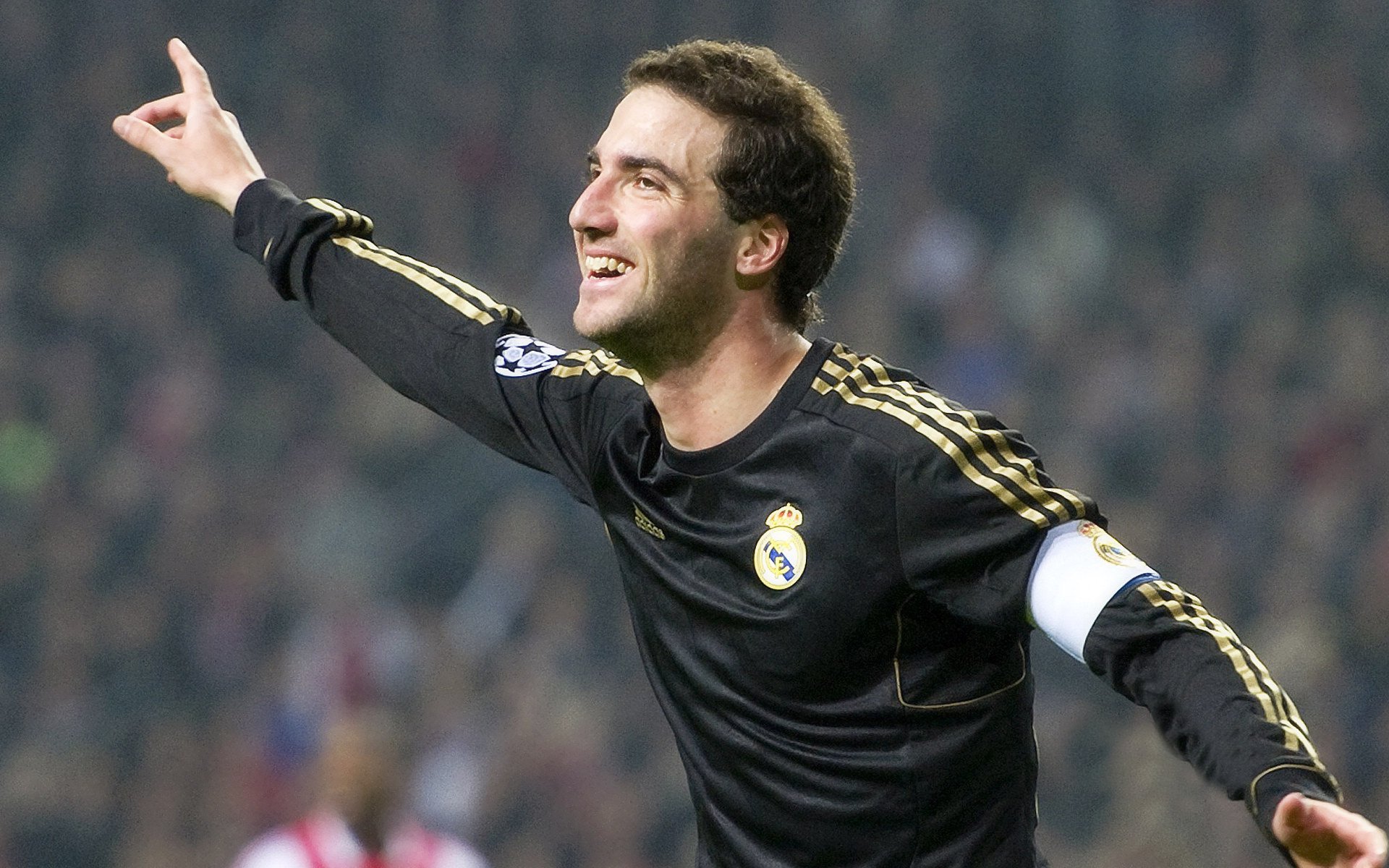 从快船险胜到英超争冠，机器人伦纳德的接管艺术，胜利逻辑如何跨界相通？